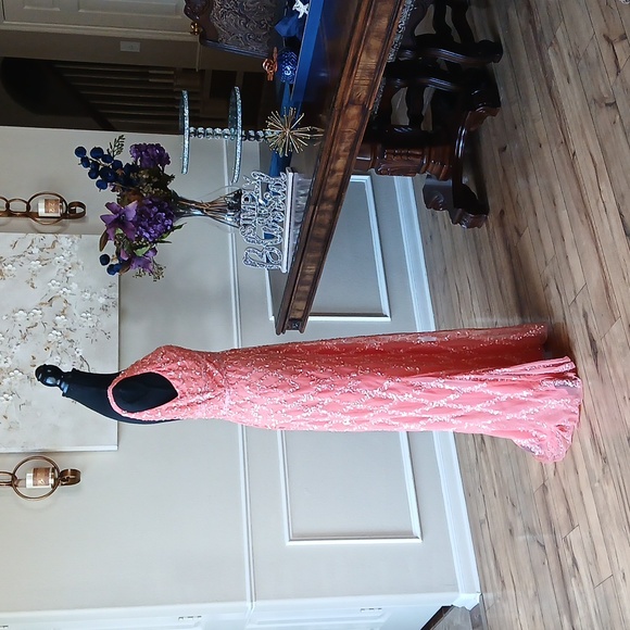 New Mac Duggal Coral Embellished Floor-length Gown. Size 8 - Picture 13 of 17